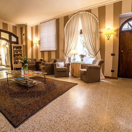 לינה וארוחת בוקר אלבה Palazzo Finati מראה חיצוני תמונה