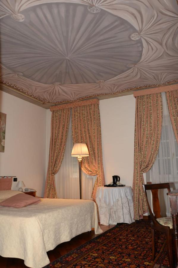 לינה וארוחת בוקר אלבה Palazzo Finati מראה חיצוני תמונה