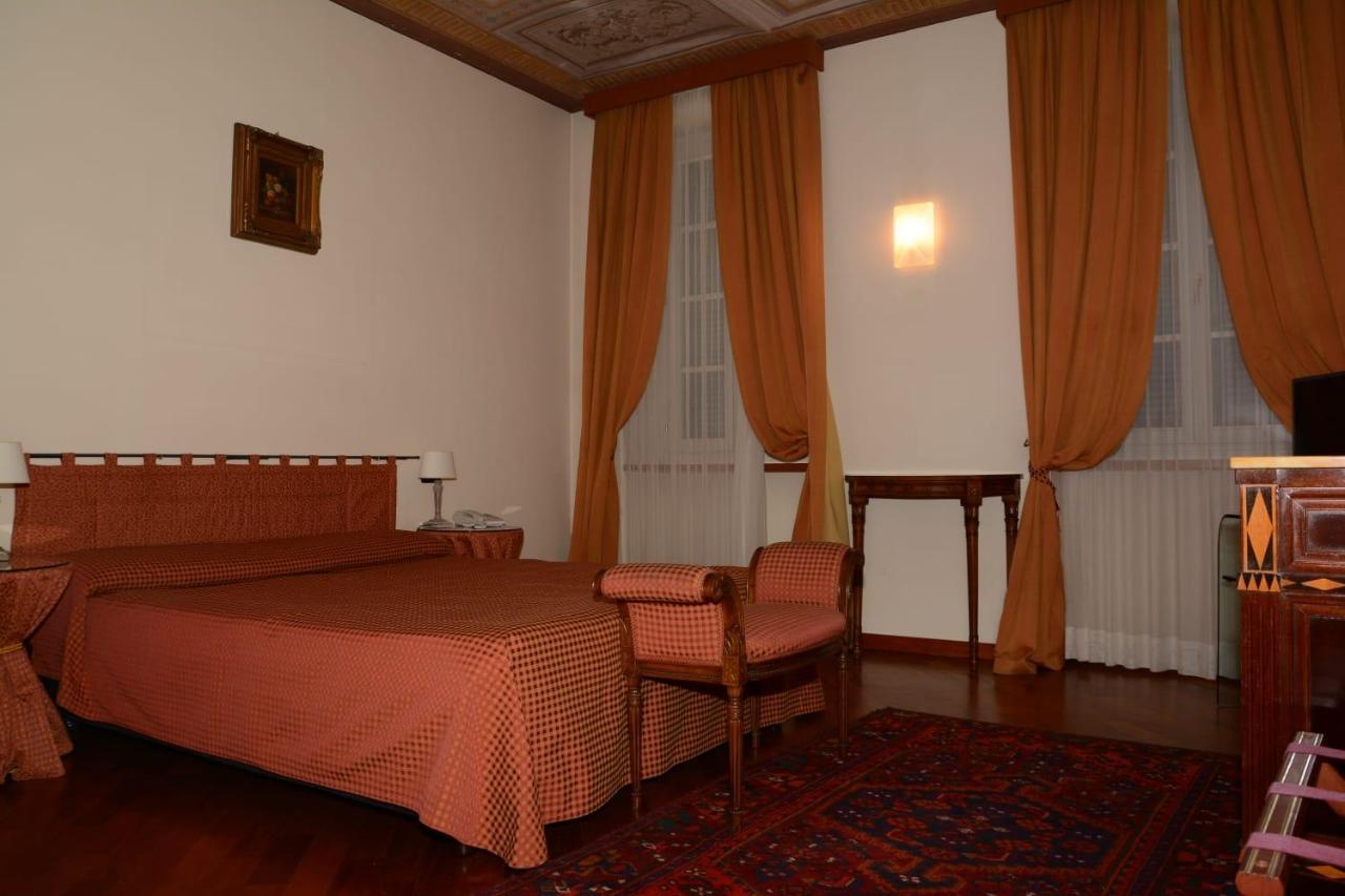 לינה וארוחת בוקר אלבה Palazzo Finati מראה חיצוני תמונה