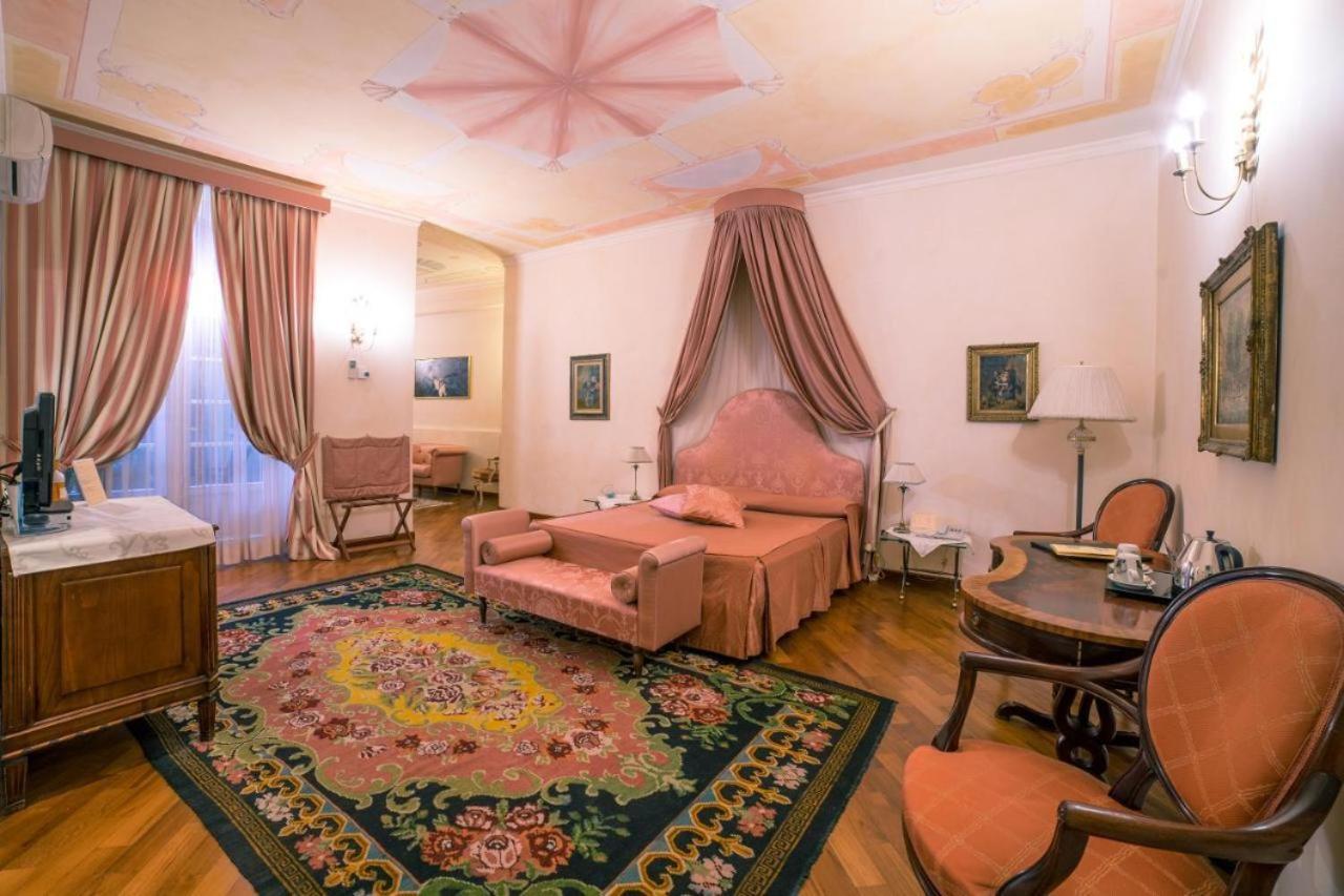 לינה וארוחת בוקר אלבה Palazzo Finati מראה חיצוני תמונה