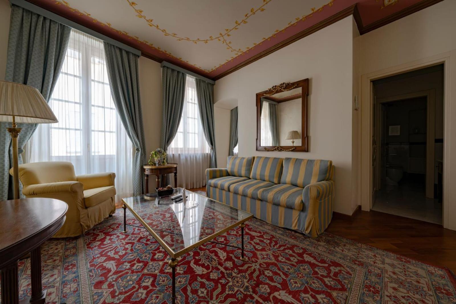 לינה וארוחת בוקר אלבה Palazzo Finati מראה חיצוני תמונה