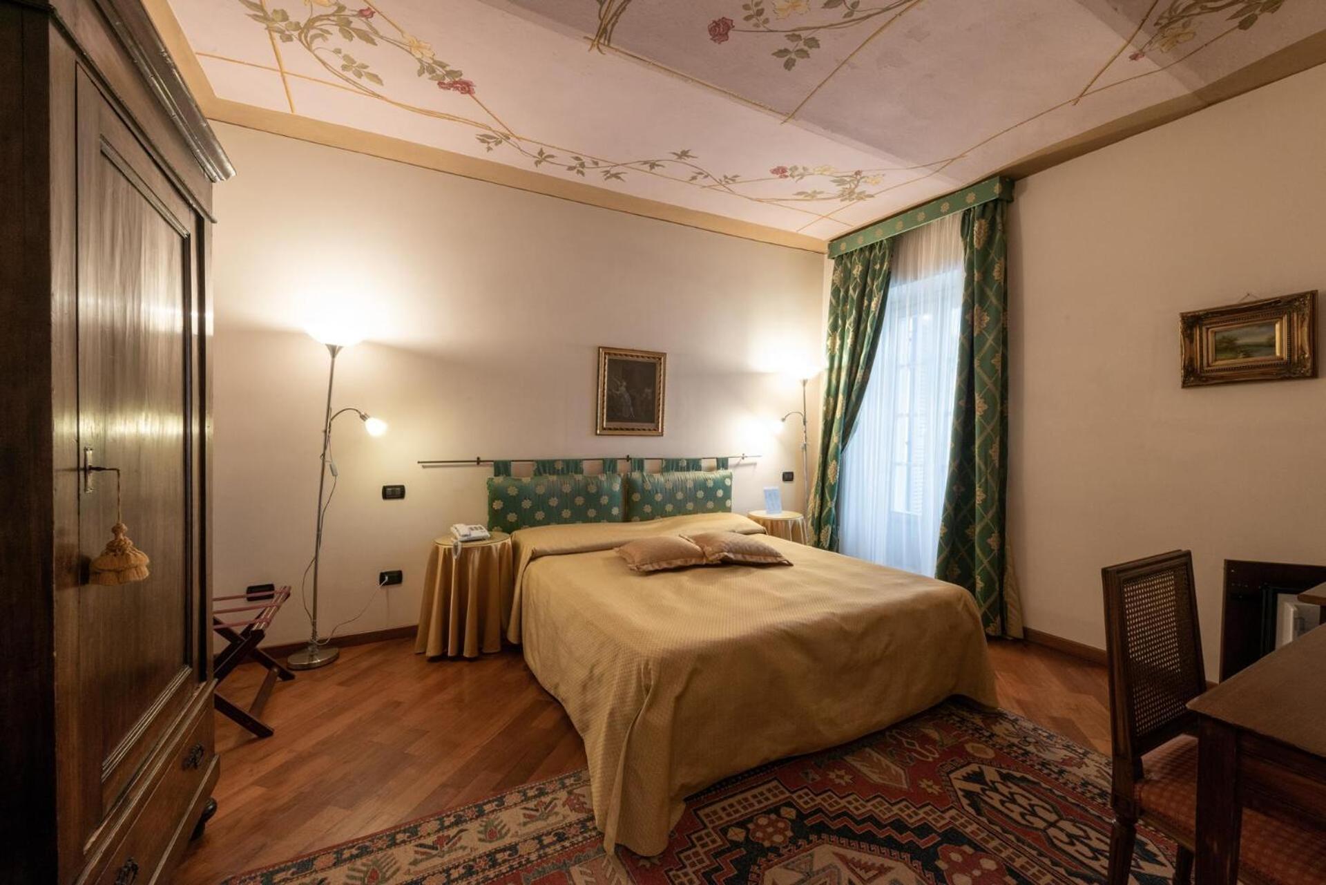 לינה וארוחת בוקר אלבה Palazzo Finati מראה חיצוני תמונה