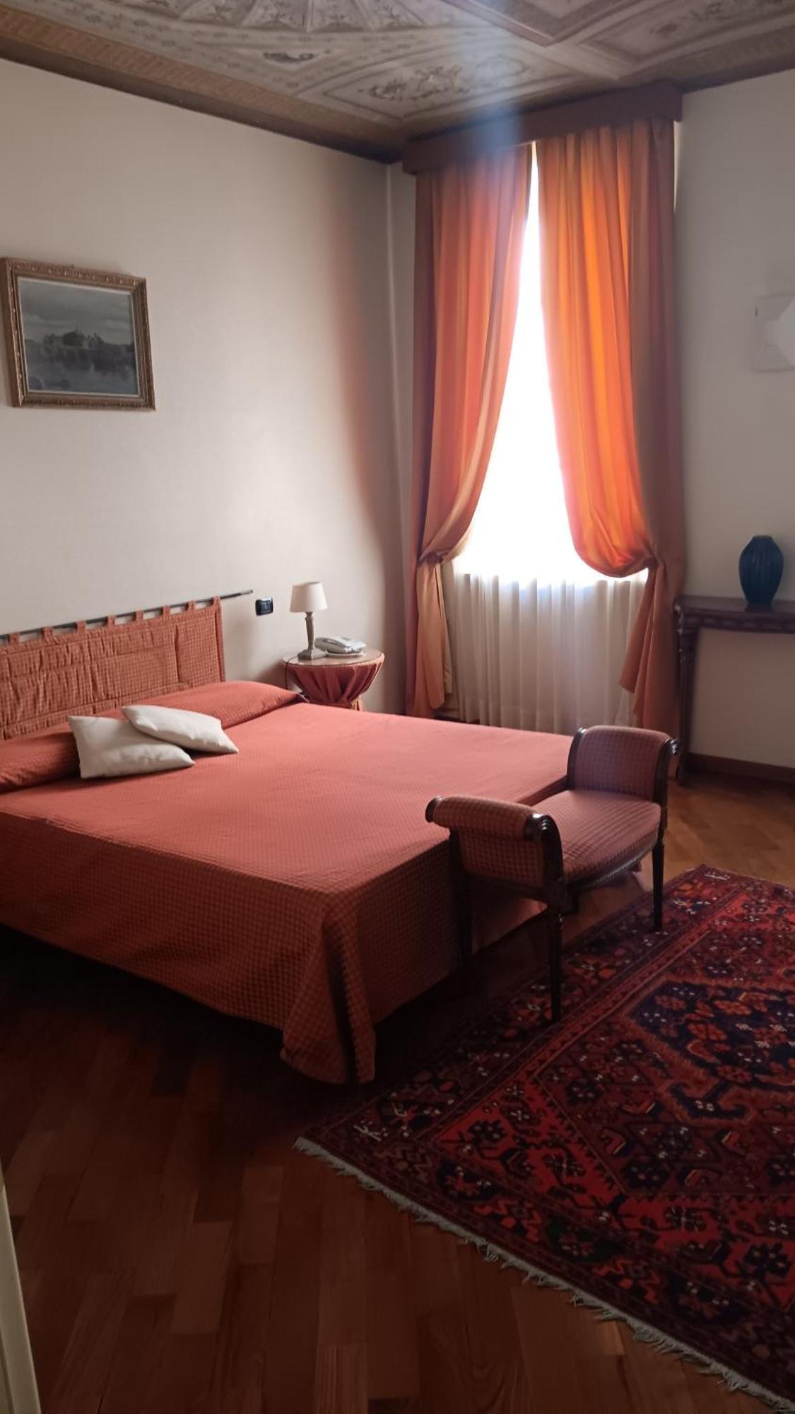 לינה וארוחת בוקר אלבה Palazzo Finati מראה חיצוני תמונה