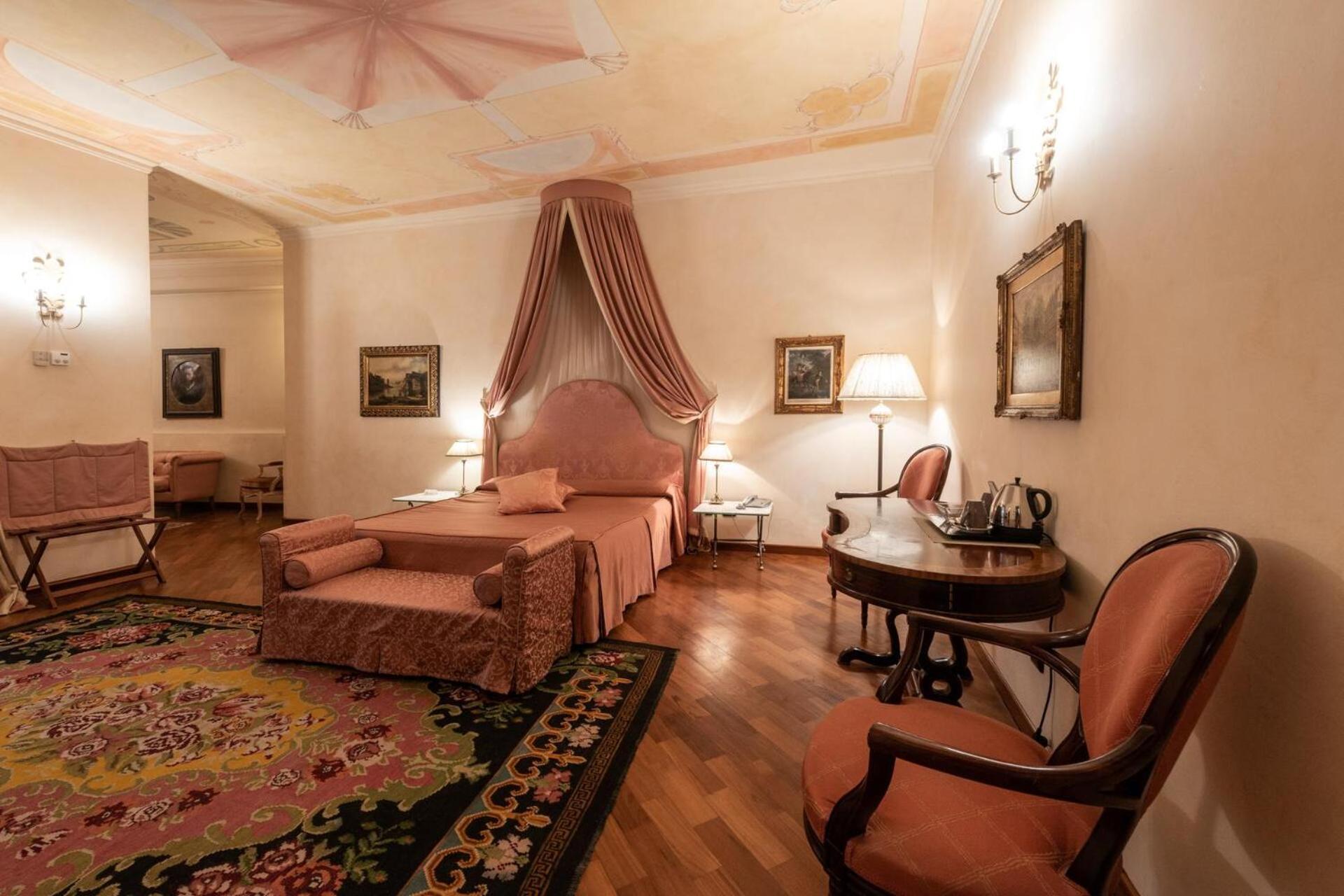 לינה וארוחת בוקר אלבה Palazzo Finati מראה חיצוני תמונה
