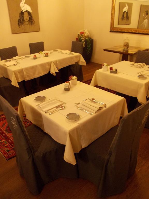 לינה וארוחת בוקר אלבה Palazzo Finati מראה חיצוני תמונה