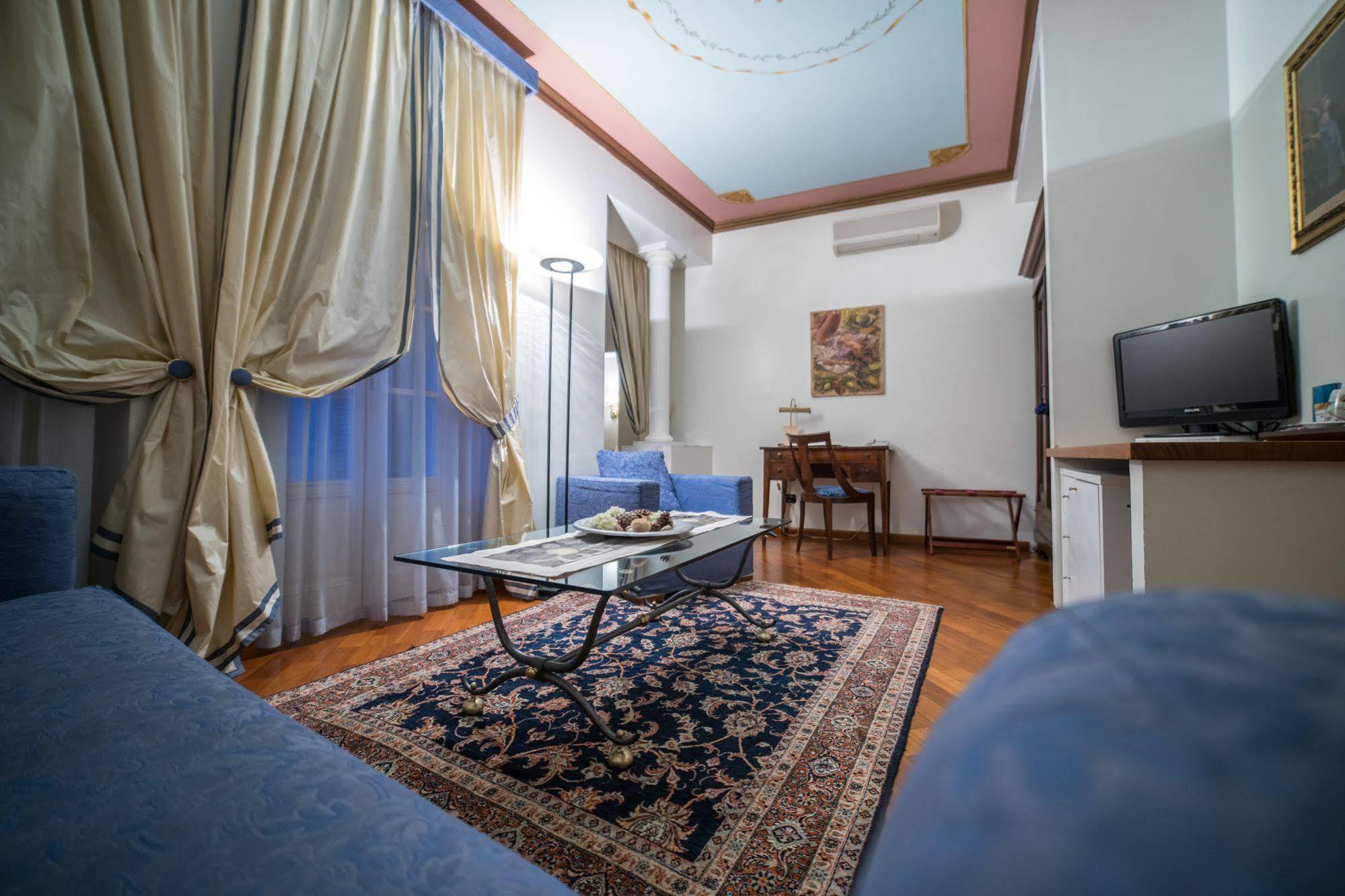 לינה וארוחת בוקר אלבה Palazzo Finati מראה חיצוני תמונה