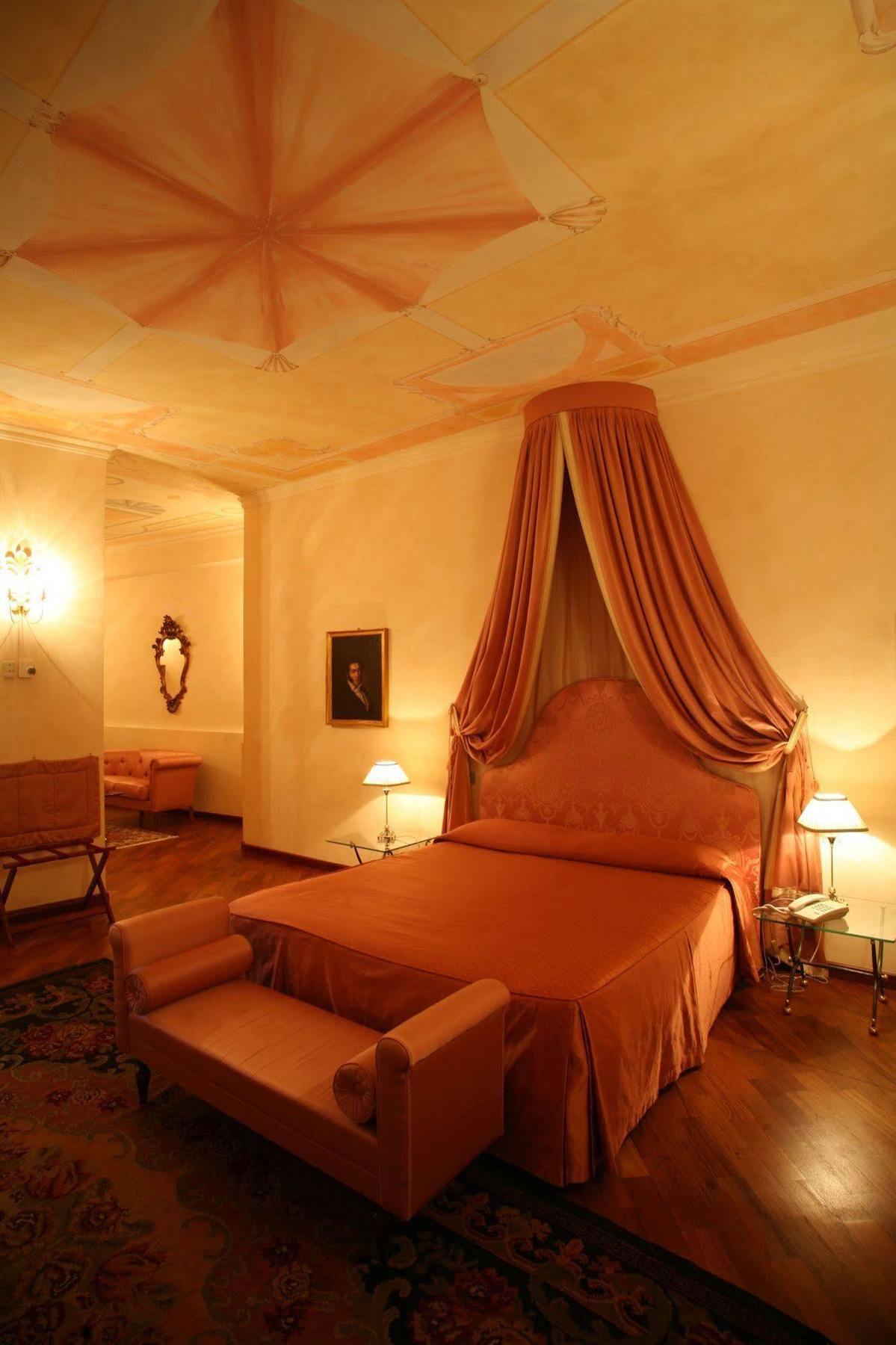 לינה וארוחת בוקר אלבה Palazzo Finati מראה חיצוני תמונה